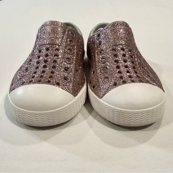Native Shoes Jeffersons Glitter Girls 6 Metal Bling Shell White Sneakers Vegan - Picture 2 of 6